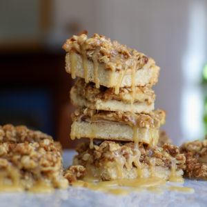 salted caramel apple pie bars